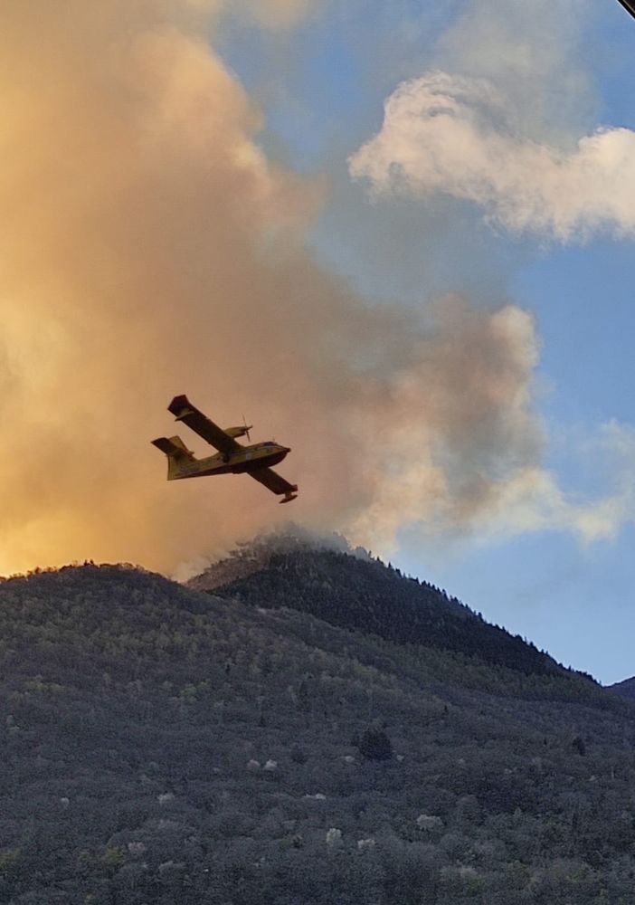 Incendio in valle Cannobina: il peggio e la paura sembrano essere alle spalle