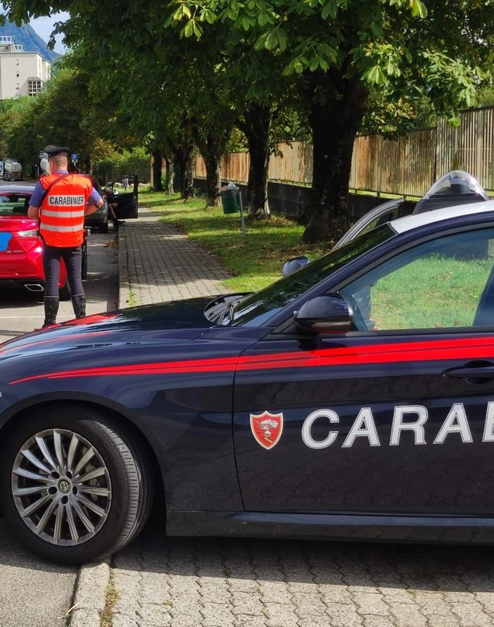 Provoca un incidente e dice ai carabinieri di aver perso la patente, ma in realtà gli era stata revocata