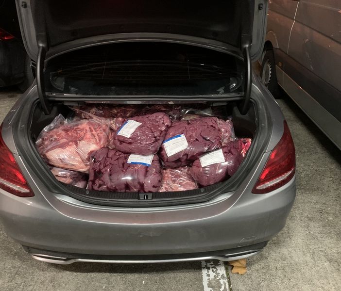 Carne sequstrata al confine (immagini dell'Ufficio Federale della dogana e della sicurezza)