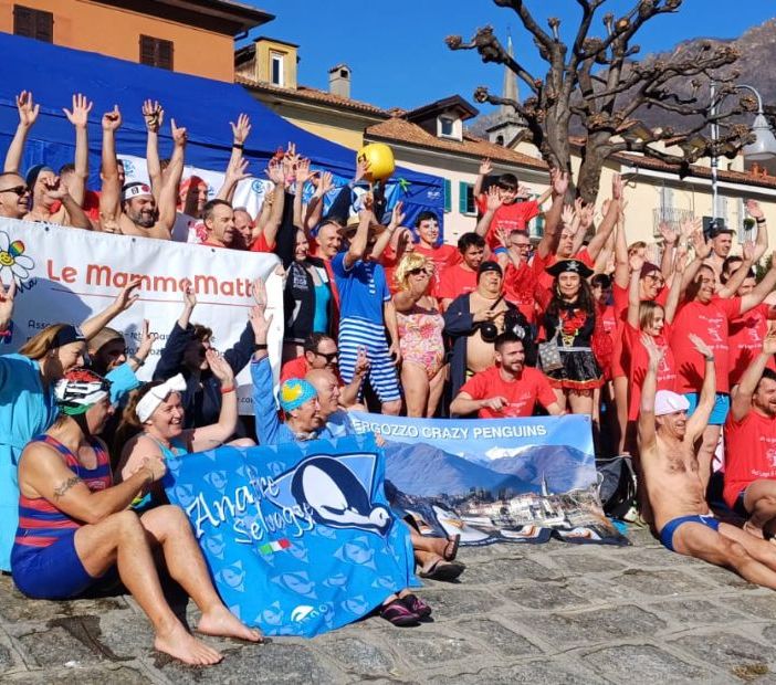 Tuffo nel freddo per una buona causa: ritorna il cimento invernale di Mergozzo