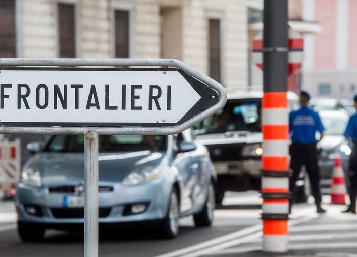 Frontalieri in assemblea a Varese contro la tassa sulla salute