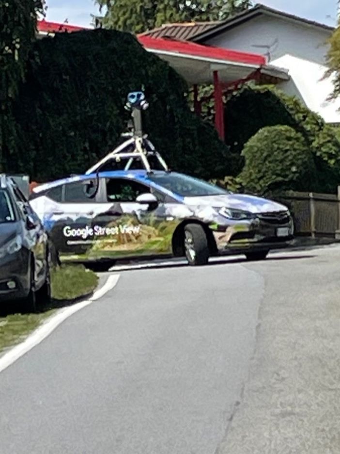 La macchina di Google Street Wiew sulle colline di Verbania per raccogliere nuove immagini