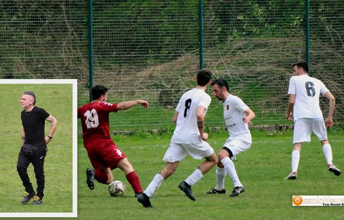 Foto: il Gravellona impegnato in Coppa; nel riquadro l'allenatore Agostini