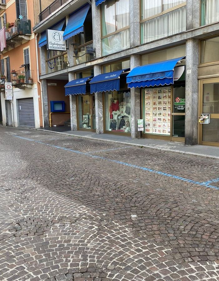 Omegna: dal 7 aprile scompaiono i parcheggi a pagamento in piazza Mameli