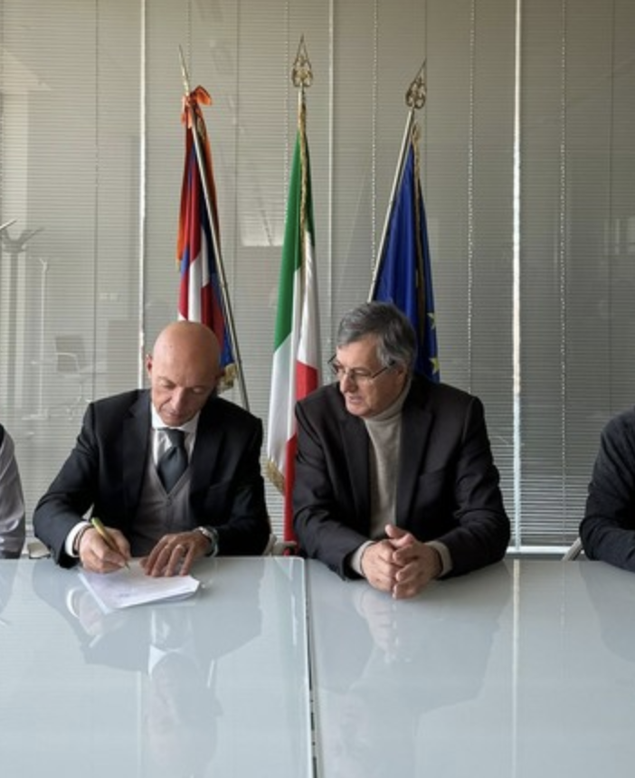 I vaccini anti-Covid e anti-influenzali si possono fare in farmacia: rinnovato l’accordo con la Regione