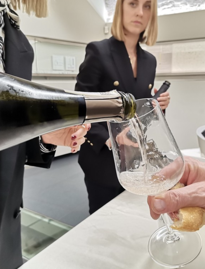 Brindisi di Capodanno e non solo: spumante batte champagne 3 a 1
