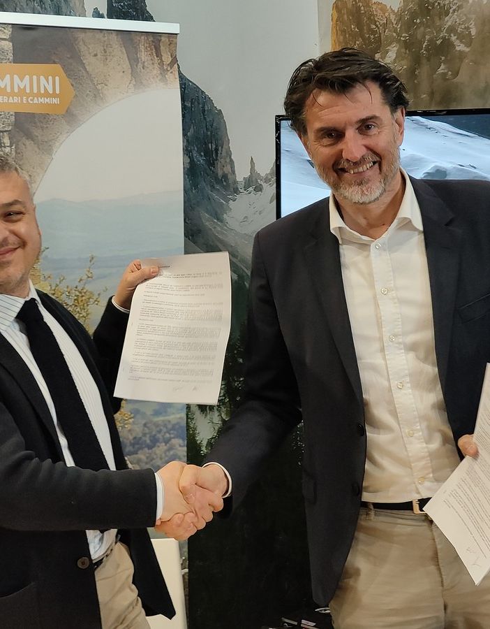 Una segnaletica chiara e uniforme su tutti i sentieri montani: protocollo d'intesa tra Cai e Feder.Cammini