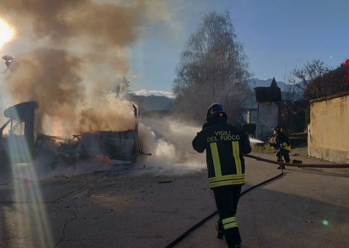 Camper distrutto dalle fiamme ad Unchio