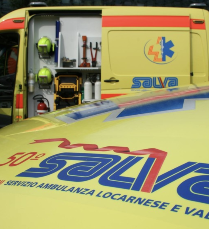 Cade dalle scale in una stalla e batte la testa: grave un 70enne in Canton Ticino