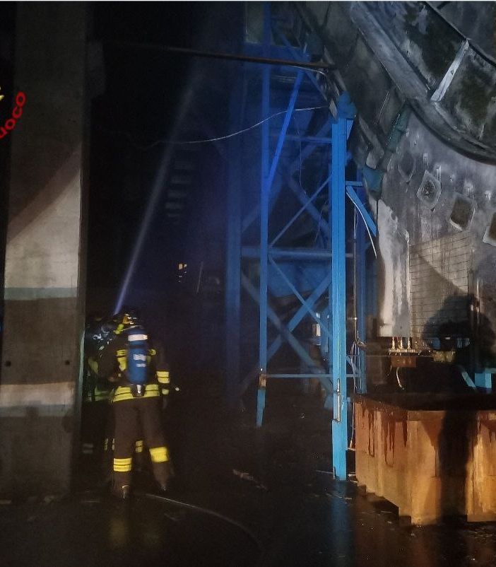 A fuoco una fabbrica a Verbania