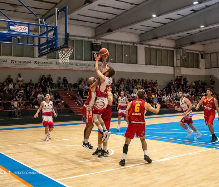 Basket, è tempo di derby tra Findomo Pediacooph24 e Paracchini Expo Foma