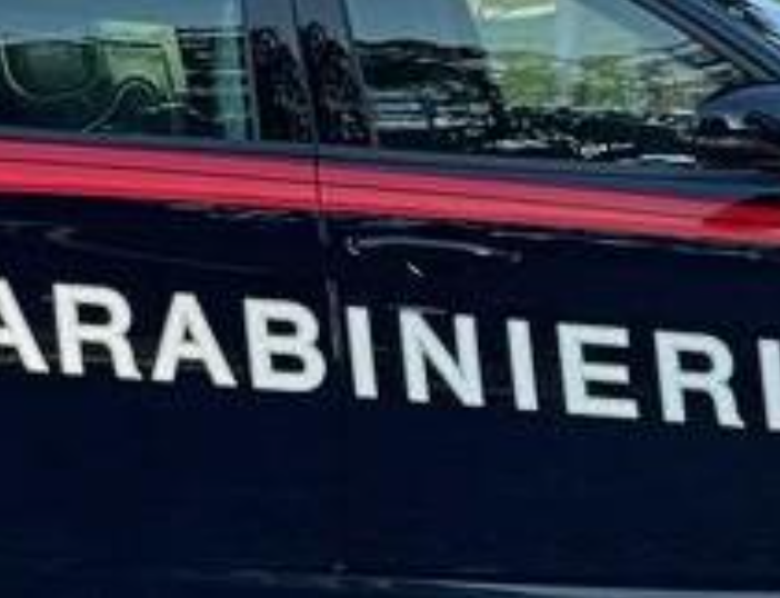 In moto ubriaco aggredisce i Carabinieri con una spranga, arrestato 20enne