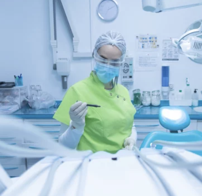 Covid: oggi registrati 18.656 nuovi casi, calano i ricoveri in terapia intensiva