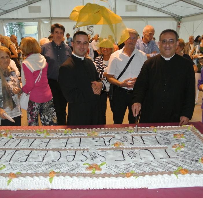 Omegna ha festeggiato Don Gianmario Lanfranchini per i 25 anni di sacerdozio