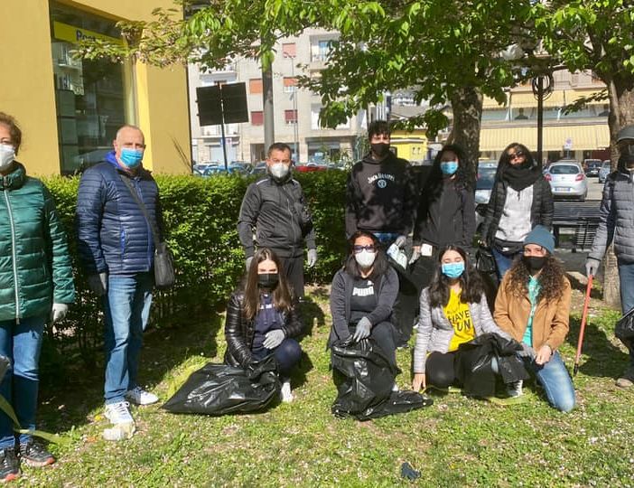Un tonnellata e mezza di rifiuti raccolti nel Vco dai volontari di Plastic Free