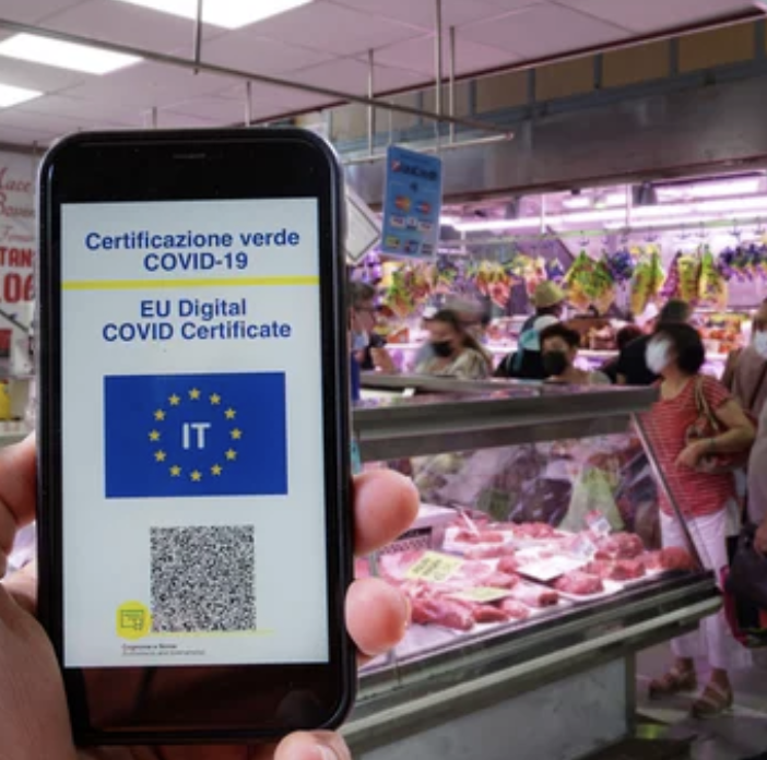 Green pass, il Garante della Privacy: baristi e ristoratori possono controllare i documenti