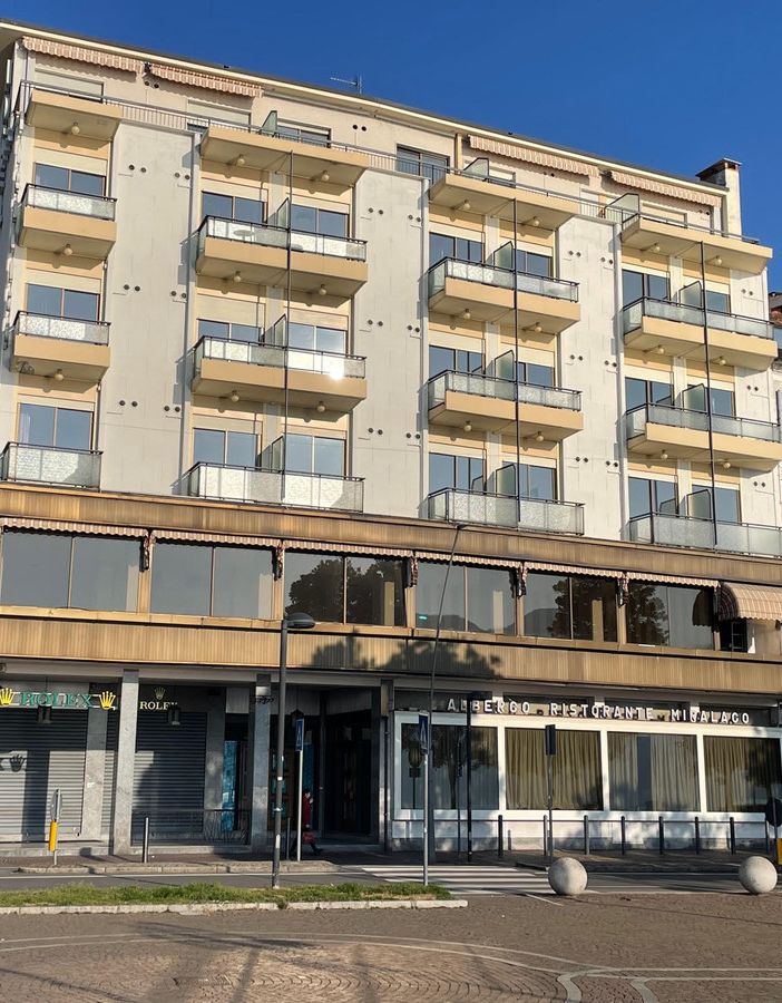 Al posto dell’ex hotel “Miralago” un condominio di sei piani con “giardino verticale”