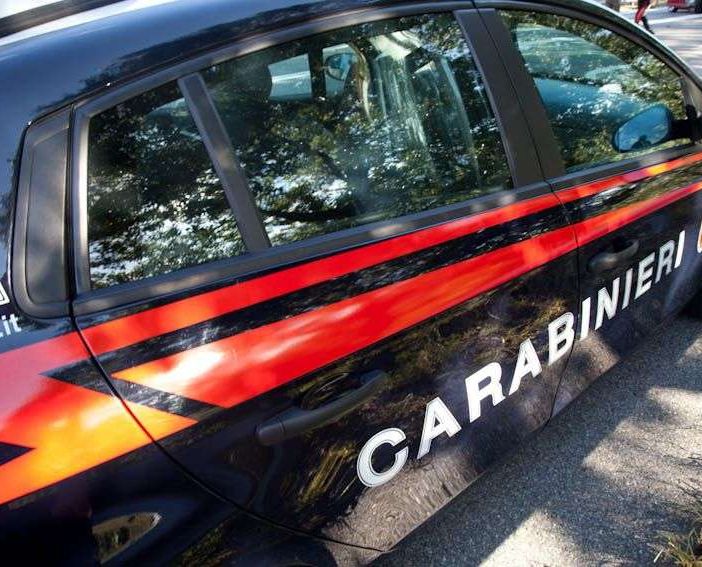 Ubriaco, si spoglia davanti a turisti stranieri, multa da 10mila euro per un 33enne di Stresa