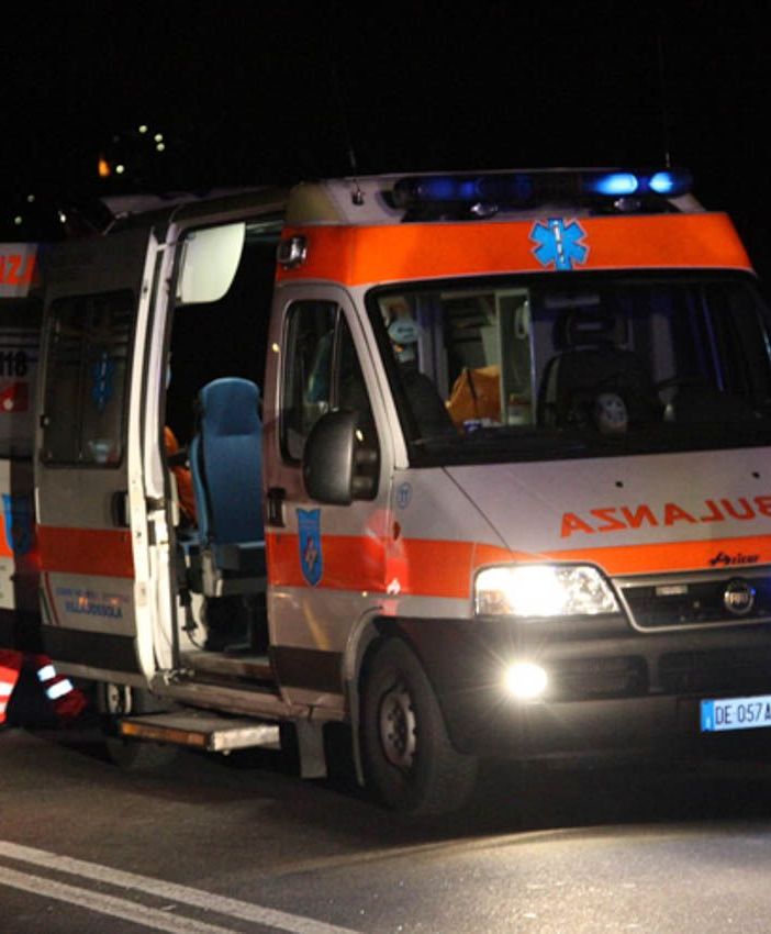 Cannobio, grave un 65enne colpito dalla saracinesca di un garage