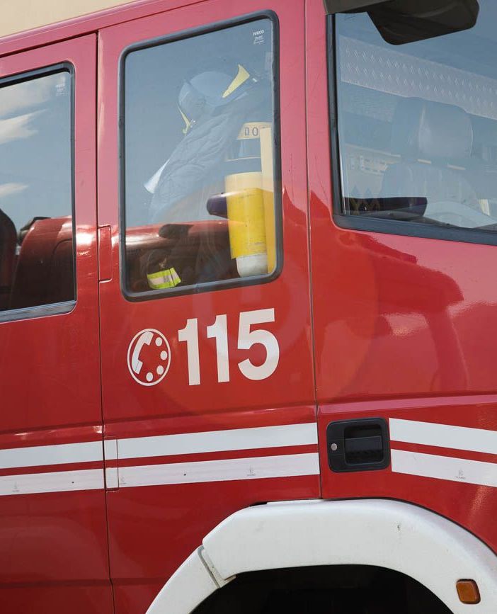 Incendio nei boschi intorno al lago di Mergozzo