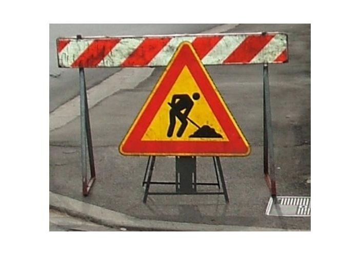 Suna, limitazioni al traffico: divieto di circolazione sulla SS 34 e sosta su via Troubetzkoy