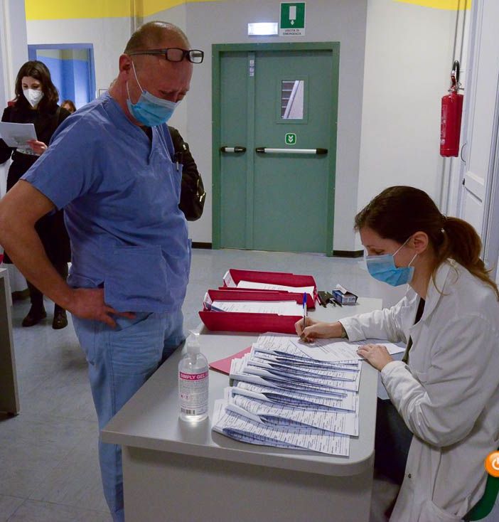 Stop alle mascherine nelle sale d'attesa degli ospedali