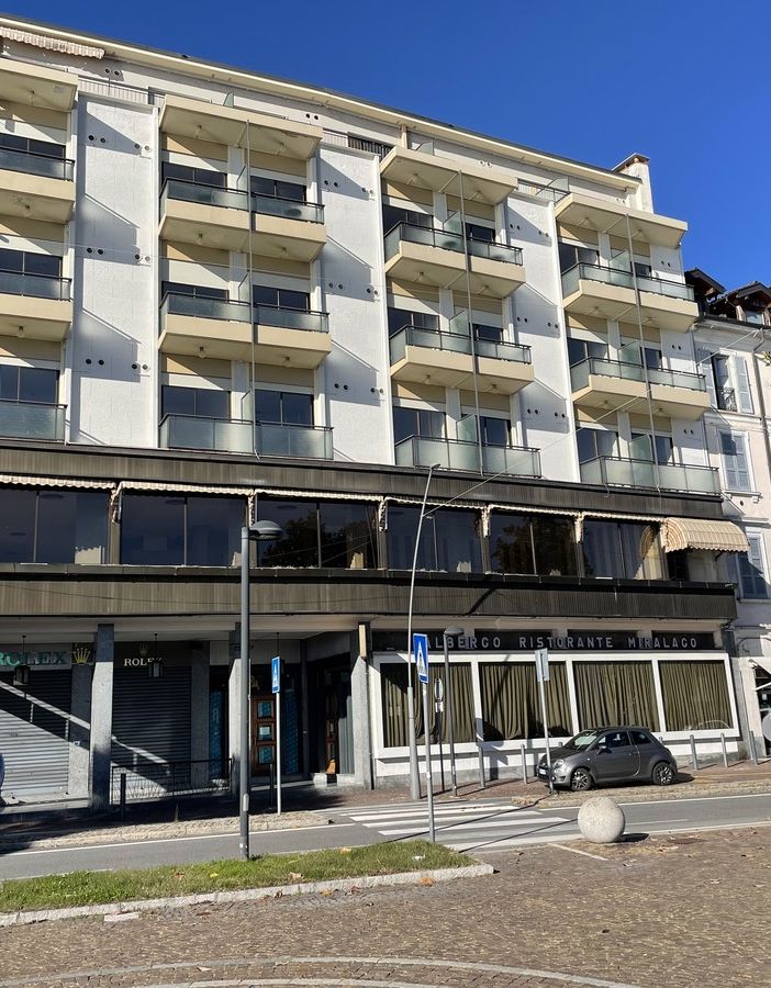 Un condominio di sei piani con “giardino verticale” al posto del Miralago