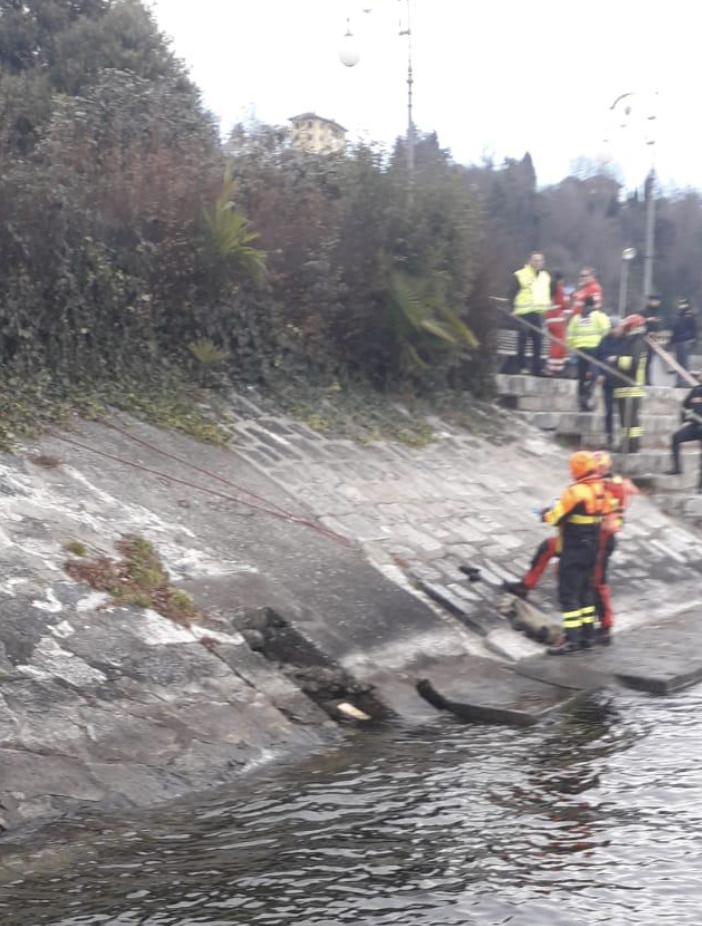 Intra, trovato un cadavere nel lago nei pressi del Parco Cavallotti