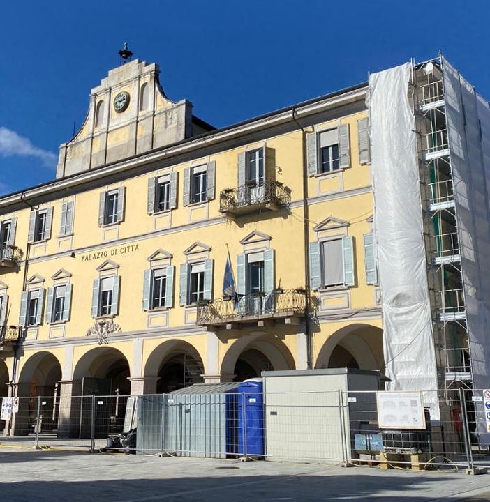 Nuovo look per il Municipio di Pallanza: i lavori di restauro volgono al termine