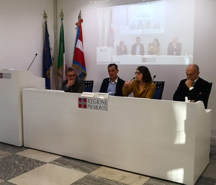 Parità di genere: quando la discriminazione non fa notizia, ma si nasconde già nei titoli di giornale