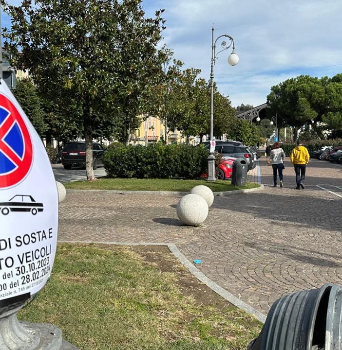 Sotto Natale commercianti alle prese con la soppressione dei parcheggi sul lungolago di Intra