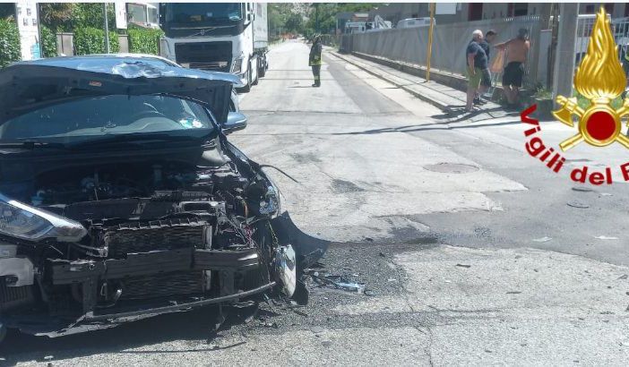 Gravellona, scontro tra un'auto e un furgone in via Cirla