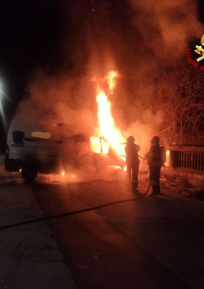 Incendio di un autocarro a Ornavasso: intervengono i Vigili del Fuoco