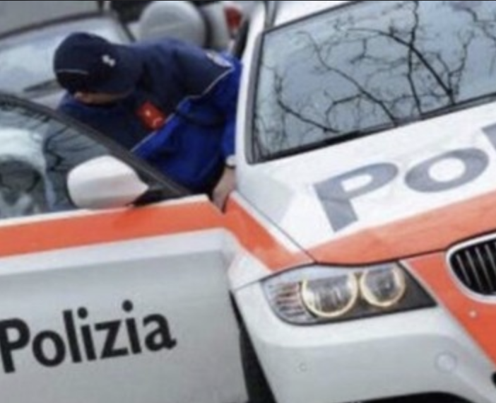 Rubano le pistole alla polizia e sparano: nei guai un tredicenne e un quindicenne