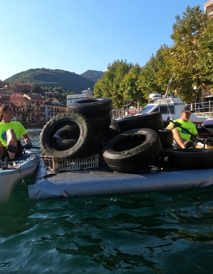 &quot;In apnea per far respirare il lago&quot;, tanti i rifiuti recuperati dai volontari
