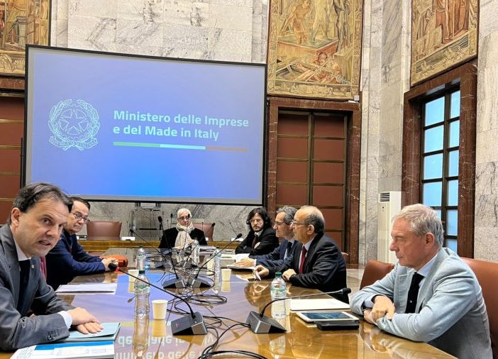 Spazio e automotive al centro dell'incontro tra ministro Urso e delegazione della Regione