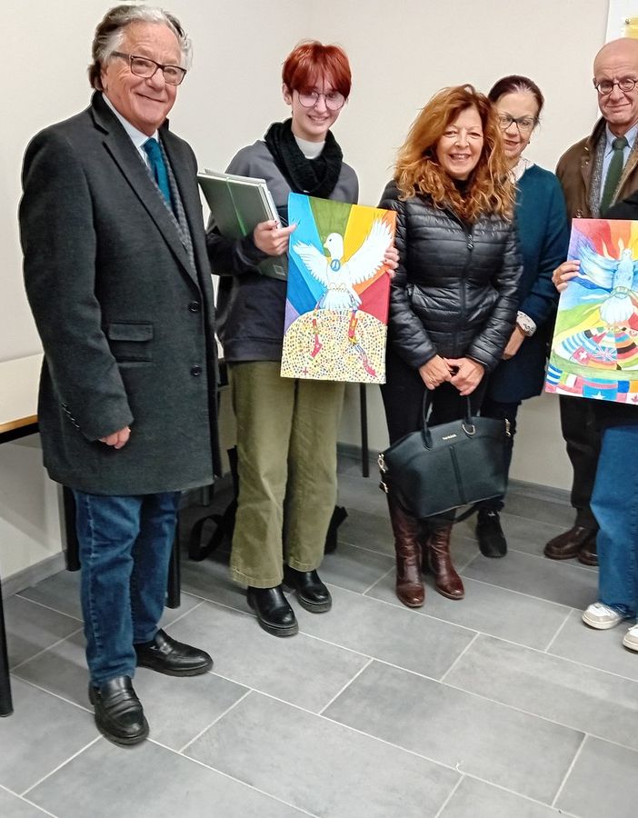 &quot;Un poster per la pace&quot;: le alunne vincitrici del concorso del Lions Club
