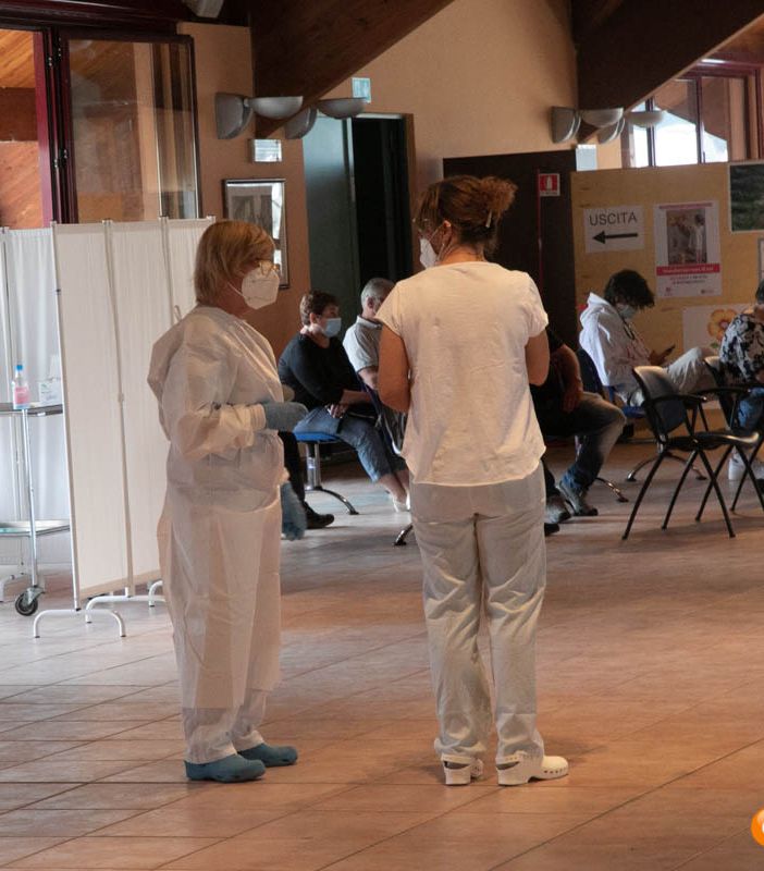 Rossi e Valle critici sulle scelte della Regione per gli accessi ai vaccini: &quot;Penalizzati soprattutto gli studenti&quot;