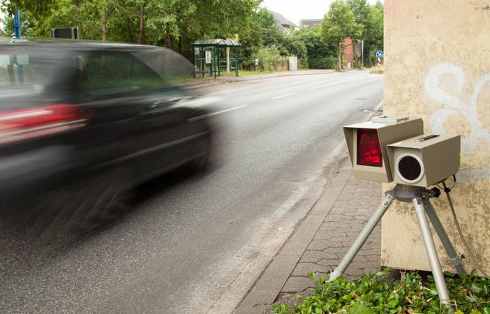Superare i limiti di velocità? Per un italiano su due non è pericoloso