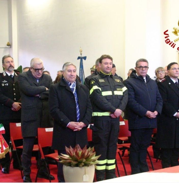 Il comando dei vigili del fuoco in festa per Santa Barbara FOTO