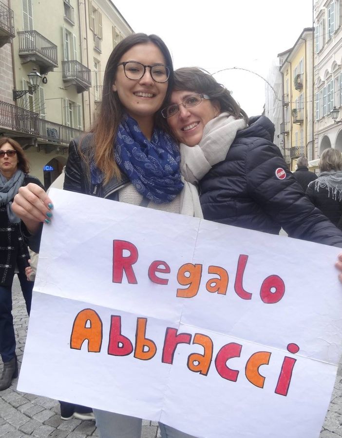 Coccoliamoci: oggi 21 gennaio è la Giornata Mondiale dell’Abbraccio