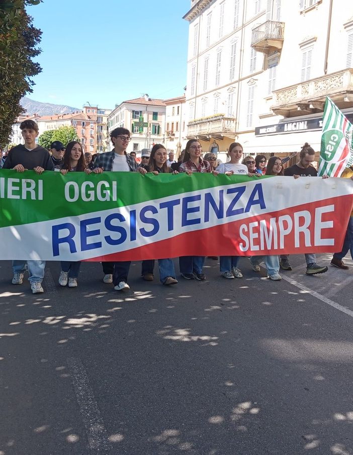 Festa della Liberazione, la cerimonia sul lungolago di Intra FOTO