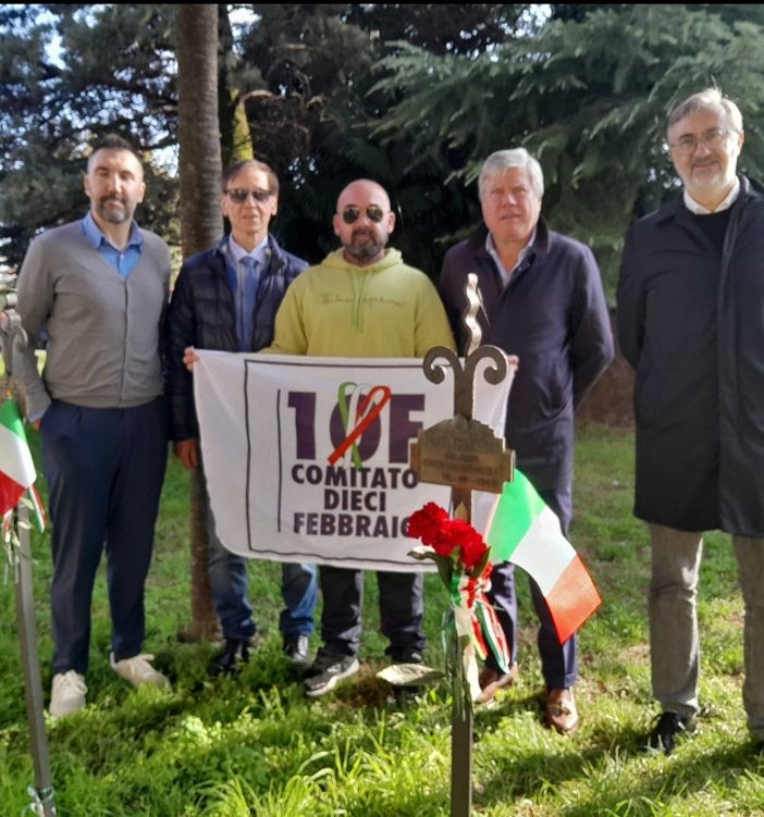 Verbania rende omaggio agli eroi del 4 Novembre: &quot;Una rosa e un tricolore per ogni eroe&quot; FOTO