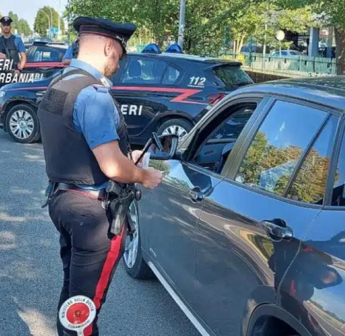 Sedicenne arrestato per rapina dai Carabinieri di Verbania