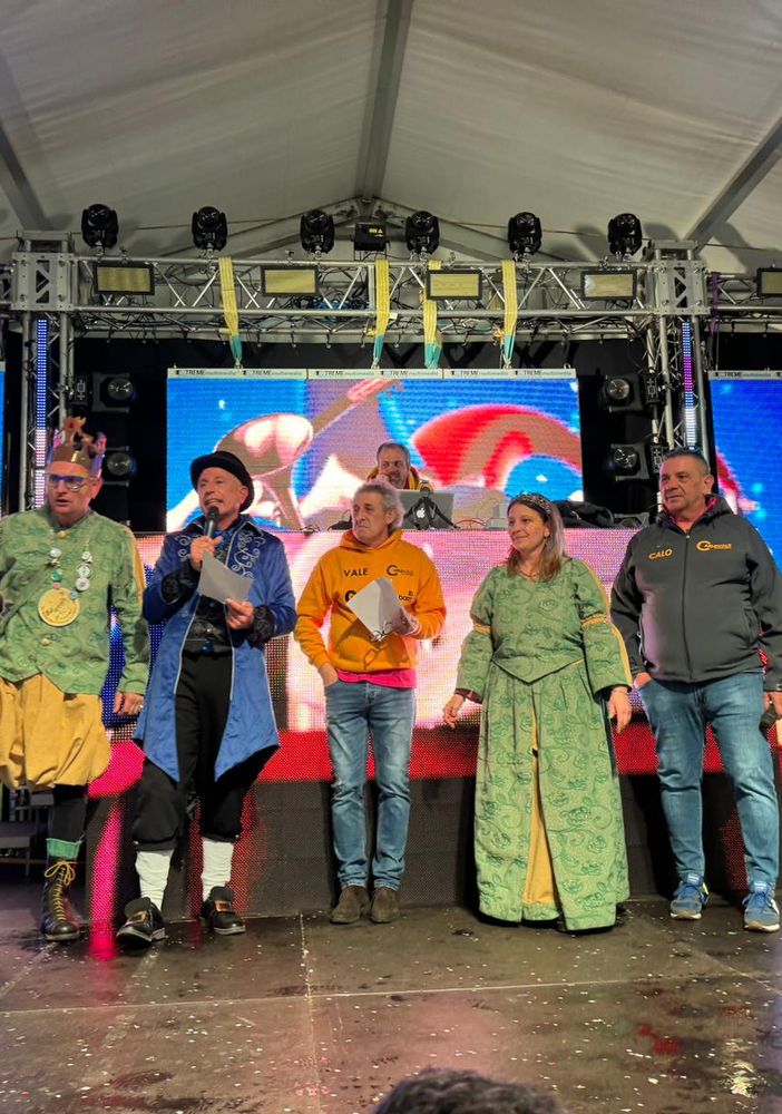 Il mondo delle fiabe e l'ultima danza trionfano al carnevale di Cannobio   FOTO e VIDEO