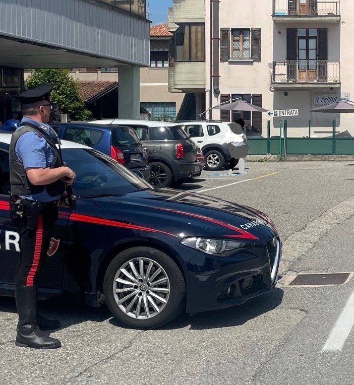 In auto con un coltello, denunciato 26enne di Verbania