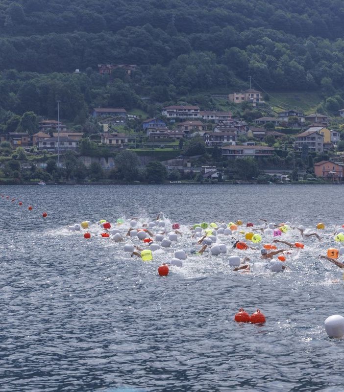 Omegna, grande successo per la classica traversata da Riva a Riva  FOTO