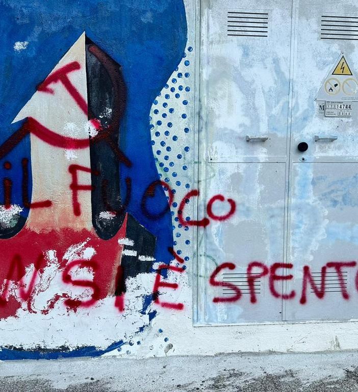 Imbrattato il murales al Liceo Cavalieri, la condanna di Forza Italia