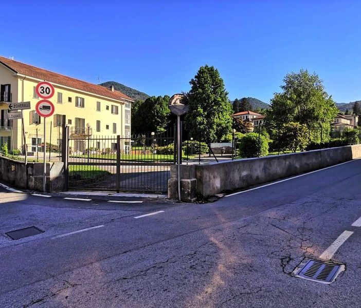 Il Consiglio di Quartiere torna a protestare per la “chicane” pericolosa lungo la via Intra-Premeno