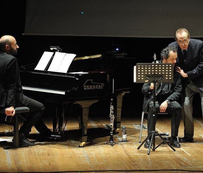 Michele Mirabella in scena a Il Maggiore